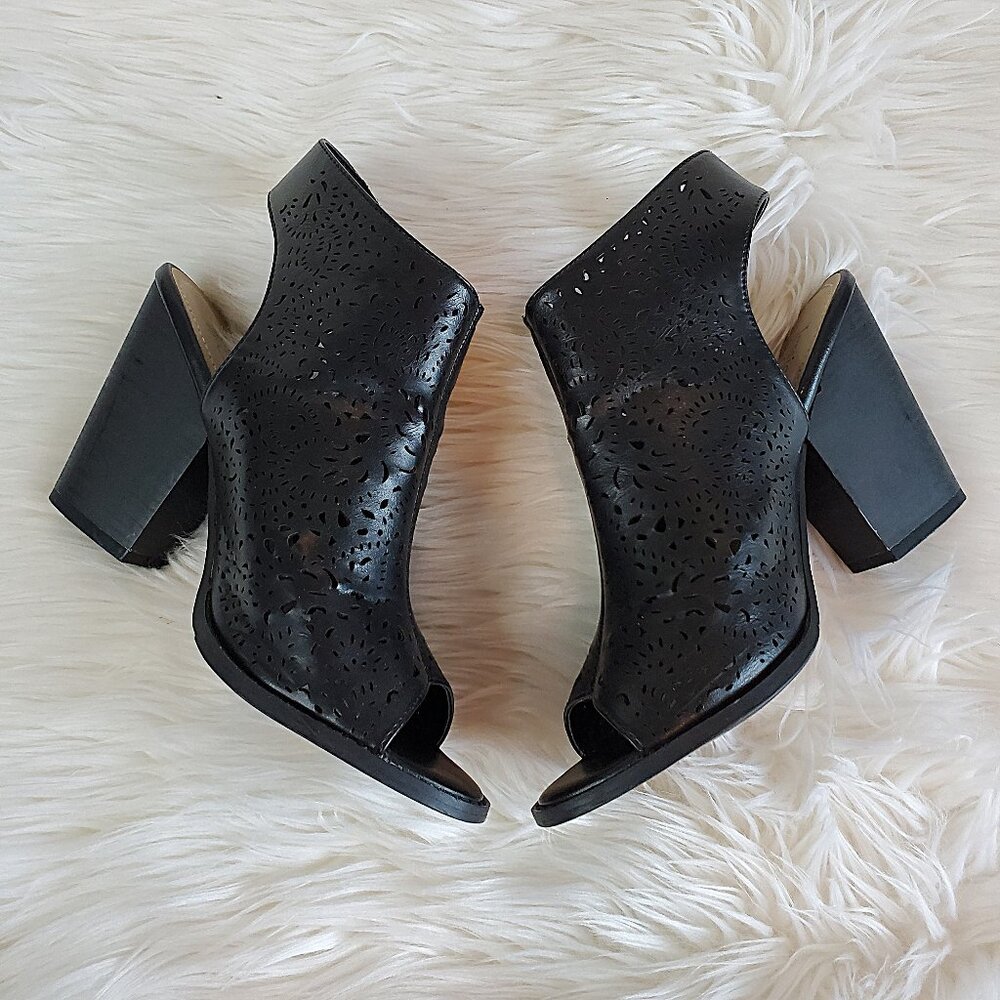 Jessica Cline Black Open Toe Laser Cut Chunky Heel SZ 7.5 - Picture 3 of 15